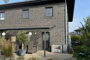 bezugsfreie neuwertige Doppelhaushälfte, perfekt für die Familie