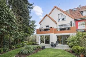 Charmantes Mehrfamilienhaus mit freier Erdgeschosswohnung und eigenem Garten in Essener Top-Lage