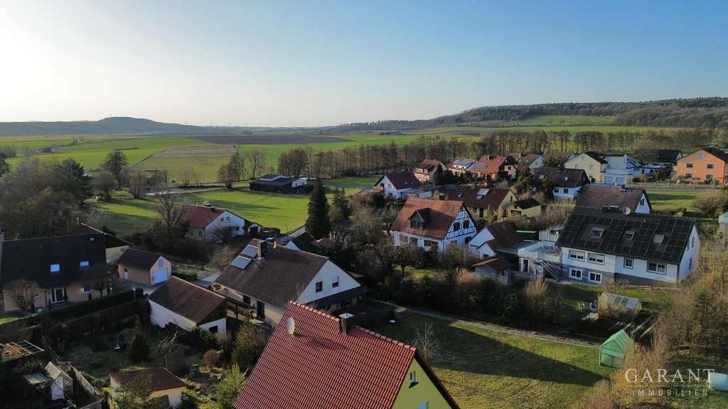 Immobilie in Baudenbach - Gemütliches Einfamilienhaus - mit Garten und herrlichem Weitblick - Bild 2