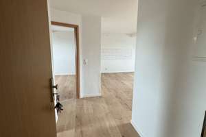 Helle frisch renovierte Dachgeschosswohnung