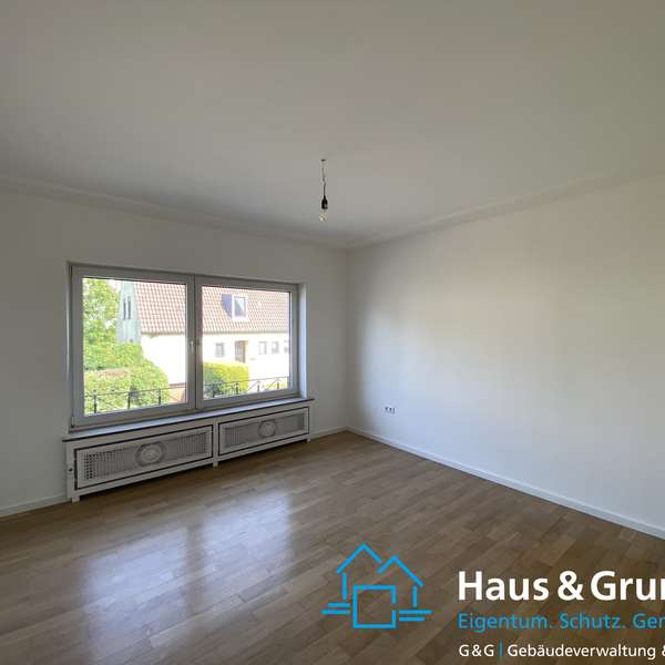 *** frisch renovierte 3-Zimmer-Wohnung - Echtholzparkett - Süd/West Balkon - Naturgarten ***
