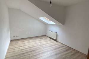 sehr zentrale 3 Zimmer-Dachgeschoss-Whg.* hell*  Laminat* innenl. Küche* Bad mit Wanne* – 4109 Zentrum-West, Leipzig – Vorschaubild 4