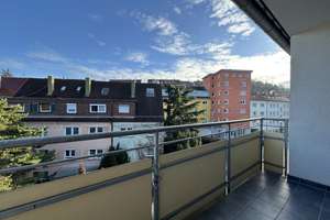 Neu!!! Zwei Balkone, viel Licht und das Gefühl, endlich angekommen zu sein – Die vollständige Adresse der Immobilie erhältst du vom Anbieter., 70186 Gablenberg, Stuttgart – Vorschaubild 1