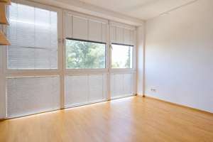 Maisonettewohnung in direkter Rheinnähe mit Balkon, Kamin & Einbauküche im Herzen von Rodenkirchen – Die vollständige Adresse der Immobilie erhältst du vom Anbieter., 50996 Rodenkirchen (Ortsteil), Köln – Vorschaubild 3