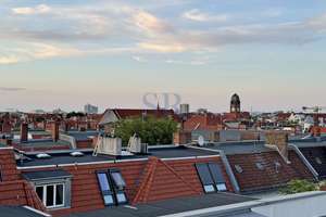 Exklusive, bezugsfreie Dachgeschosswohnung mit Aufzug am Ku'Damm
