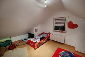 Geräumige 6-Zimmer-DHH in Erkenbrechtsweiler – Die vollständige Adresse der Immobilie erhältst du vom Anbieter., 73268 Erkenbrechtsweiler – Vorschaubild 12