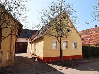 Haus mit Nebengebäuden und Scheune in Bruchsal, OT Helmsheim!
