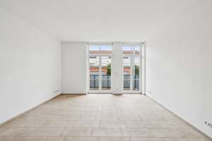 Neuwertige 1,5-Zimmer-Eigentumswohnung mit Balkon im Hochparterre in zentraler Lage Ingolstadts – Die vollständige Adresse der Immobilie erhältst du vom Anbieter., 85049 Mitte, Ingolstadt – Vorschaubild 2