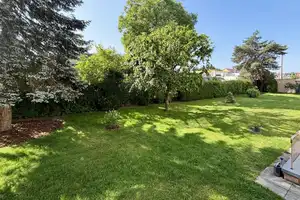 NÜRNBERG-ALTENFURT: GEPFLEGTE 3-ZI-HOCHPARTERRE-WOHNUNG MIT GROSSER LOGGIA UND EINZELGARAGE – Nürnberg – Vorschaubild 12