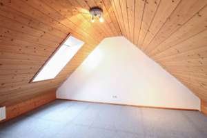 Zweifamilienhaus mit Potenzial, viel Nutzfläche und Garten in naturhafter Lage in Feldmoching! – Die vollständige Adresse der Immobilie erhältst du vom Anbieter., 80995 Feldmoching, München – Vorschaubild 9