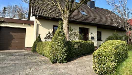 Bild von Entdecke die Möglichkeiten: sehr gepflegtes Wohnhaus mit Anbau für vielfältige Zwecke.