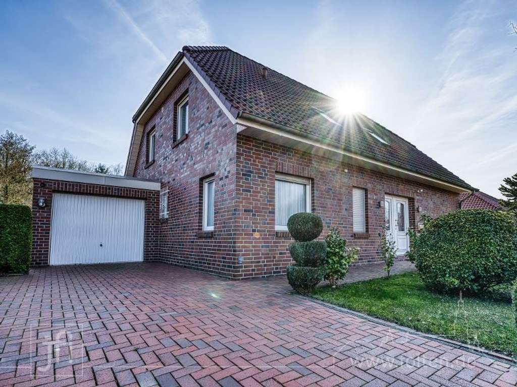 Immobilie in Detern - Sehr gepflegtes Einfamilienhaus in ruhiger Siedlungslage, inklusive Garage und neuwertigem Kaminofen - Bild 1