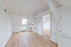 Wunderschöne 3 Zi Dachgeschoss Wohnung mit Balkon und Küche – Konradstr. -, 90429 Muggenhof, Nürnberg – Vorschaubild 7