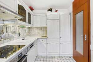 Ein Zuhause zum Wohlfühlen – familienfreundliches Split-Level-Haus mit Garten, Garage & Stellplatz – Die vollständige Adresse der Immobilie erhältst du vom Anbieter., 70439 Stammheim-Süd, Stuttgart – Vorschaubild 9