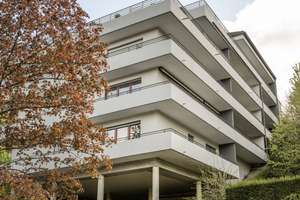 60's Terrassenwohnung mit Weitblick ins Grüne, Garage, moderner EBK & Designer-Tageslichtbad – Die vollständige Adresse der Immobilie erhältst du vom Anbieter., 61476 Kronberg im Taunus – Vorschaubild 1
