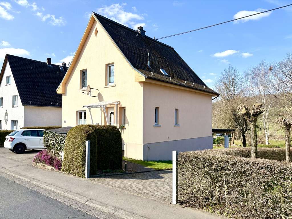 Immobilie in Oberroßbach - **Modernisiertes Einfamilienhaus mit großem Garten und toller Aussicht in Oberroßbach** - Bild 2