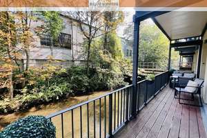 Wohnen am Wasser – Ihre Ruheoase mitten in der Stadt – stilvolle Drei-Raum-Wohnung mit großem Balkon