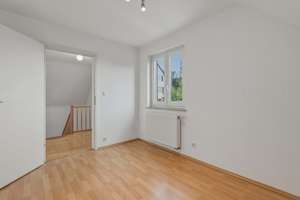 Charmantes 2-Familienhaus mit großem Garten und viel Potenzial in Stuttgart-Sillenbuch – 70619 Sillenbuch (Ortsteil), Stuttgart – Vorschaubild 9