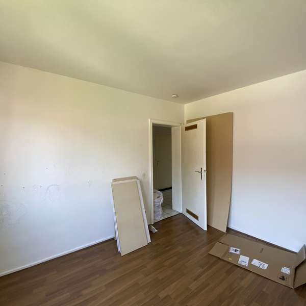 *** frische 2-Zimmer-Wohnung - frisch in Renovierung - mit Balkon - Gartenmitbenutzung ***