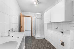 Helle 3-Zimmer-Wohnung mit Balkon, Garage & Garten-Blick in München Moosach – Dachauer Straße 354A, 80993 Alt-Moosach, München – Vorschaubild 8