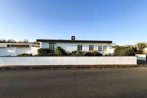 Eleganter Bungalow am Rande des Forstes Klövensteen im beliebten Pinneberger Ortsteil Waldenau! – Die vollständige Adresse der Immobilie erhältst du vom Anbieter., 25421 Pinneberg – Vorschaubild 2