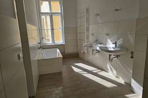 Geräumige und sonnige Wohnung direkt neben Theater zu vermieten. – Demianiplatz 29-30, 2826 Innenstadt, Görlitz – Vorschaubild 2