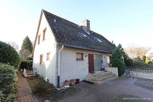 Nahe der Boberger Dünen!
Solides Einfamilienhaus mit Einliegerwohnung und Vollkeller