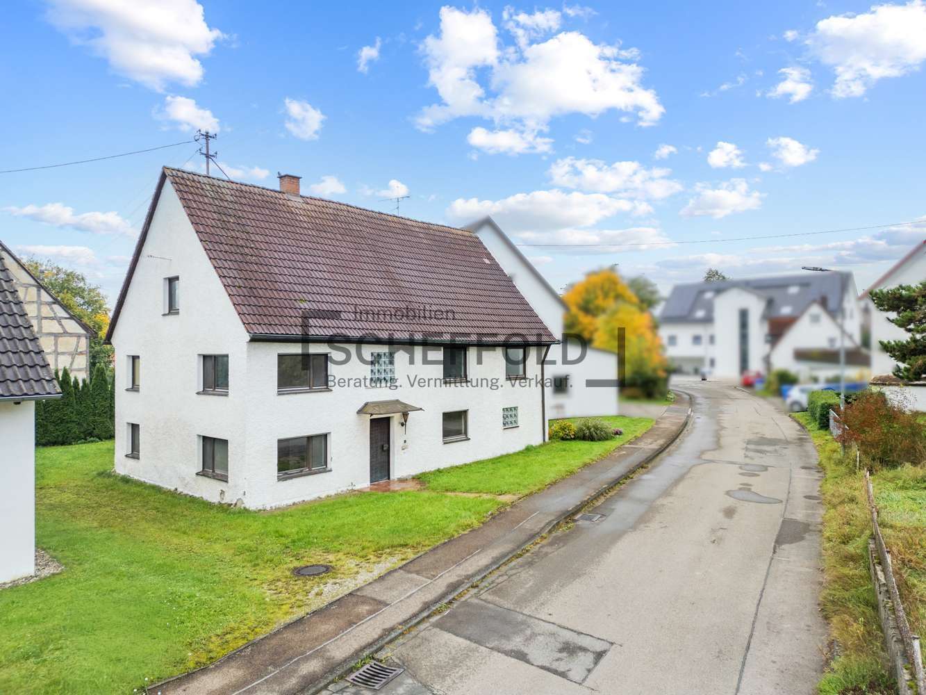 Großes Grundstück! Historisches Wohnhaus mit viel Potenzial in zentraler, ruhiger Lage, Biberach Kreis – Bild 2