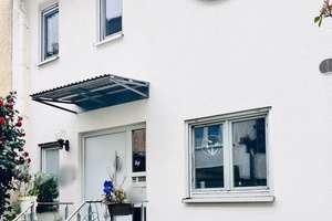 Urbane Oase in Karlsruhe: Stilvolles Reihenmittelhaus mit Garten & Dachterrasse