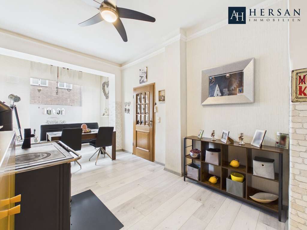 Immobilie in Übach-Palenberg - Top gepflegtes Einfamilienhaus mit fünf Zimmern und idyllischem Garten - Übach-Palenberg! - Bild 2