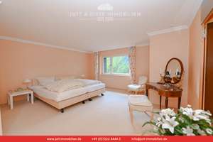 Edles Flair mit traumhafter Aussicht auf Baden-Baden / 4 Zimmer, 2 große Balkone und Kamin – Die vollständige Adresse der Immobilie erhältst du vom Anbieter., 76530 Innenstadt, Baden-Baden – Vorschaubild 7