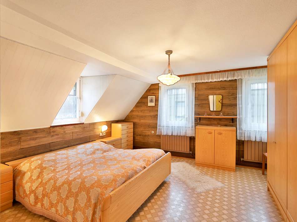 Schönes, großes Schlafzimmer