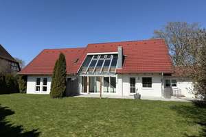 Attraktives Einfamilienhaus mit Gewerbeeinheit in schöner Wohnlage – Die vollständige Adresse der Immobilie erhältst du vom Anbieter., 74564 Crailsheim – Vorschaubild 1