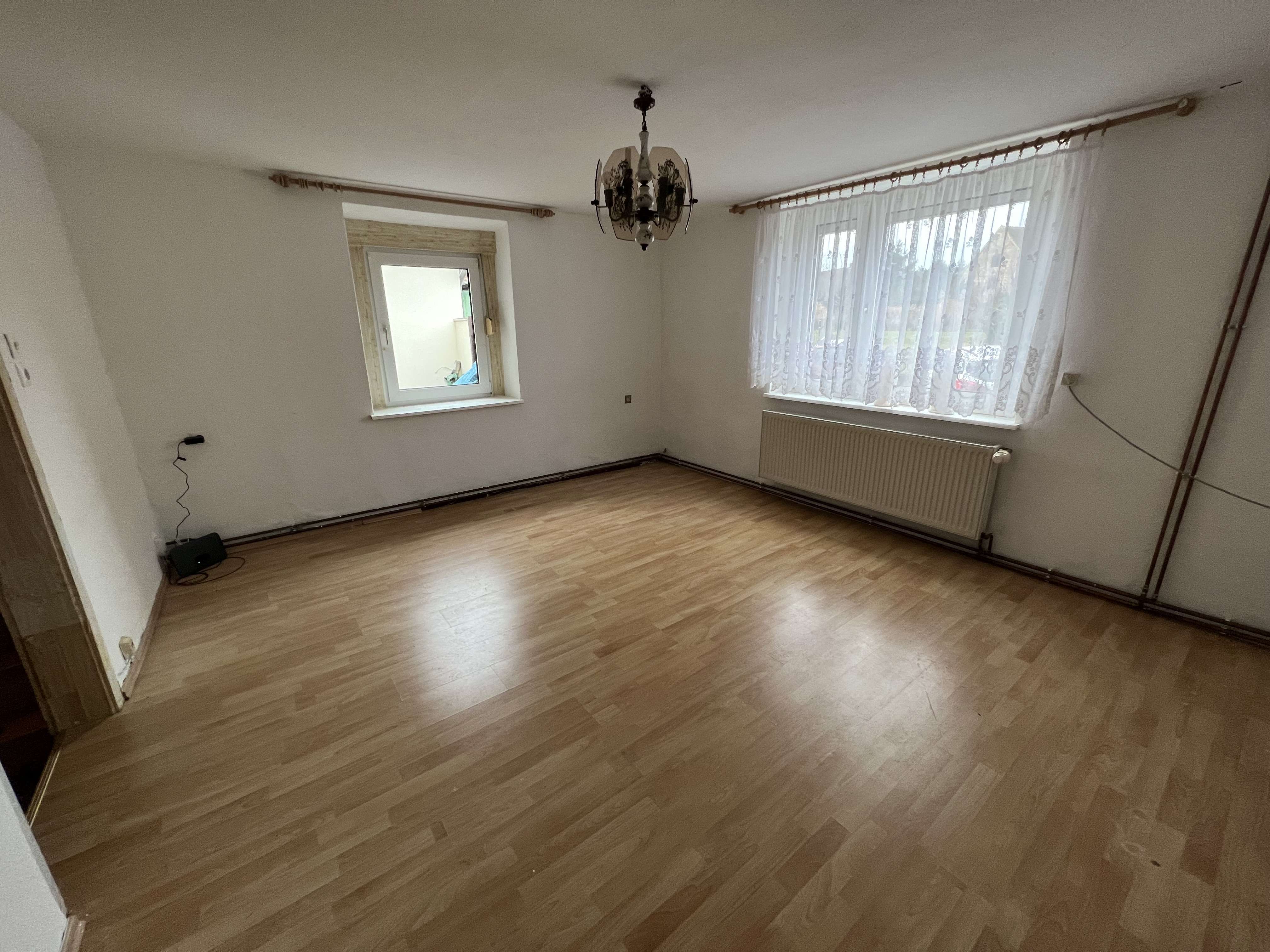 Immobilie in Lutherstadt Eisleben - Charmantes Einfamilienhaus mit Renovierungspotenzial, Kaminöfen & Glasfaser in Bischofrode - Bild 7