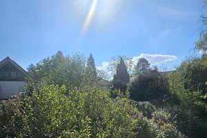 KLEINES HAUS MIT AUSBLICK AUF IDYLLISCHEN TRAUMGRUNDSTÜCK - RENOVIERUNGSBEDÜRFTIG !
