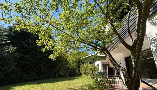 Bild von Ein- Zweifamilienhaus mit wunderbarem Garten!