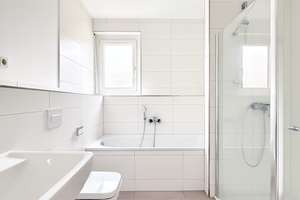 Wohnen mit Komfort auf 106 m²: 3-Zimmer-Wohnung mit EBK und Balkon – Karlsbader Platz 14, 65197 Rheingauviertel / Hollerborn, Wiesbaden – Vorschaubild 7