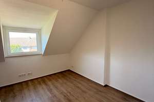 Top sanierte 2 Zimmer Wohnung mit Balkon und zusätzlichem Raum im Dachgeschoss – Sternwartstraße 10, 40223 Bilk, Düsseldorf – Vorschaubild 9