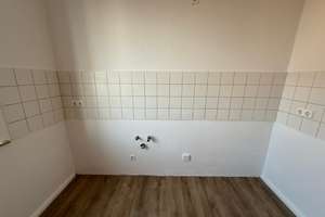NEUE EBK möglich ******  - Bad mit Fenster / 2OG = DG – Beethovenstraße 40, 9130 Sonnenberg, Chemnitz – Vorschaubild 2