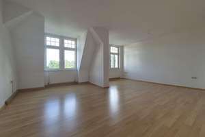 *Bezugsfreie" Dachgeschosswohnung im Altbau mit Blick ins Grüne