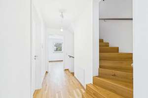 Hochwertiges KFW-55 Reihenmittelhaus in Regensburg mit Luxus-Küche, Fußbodenheizung und Garten! – Die vollständige Adresse der Immobilie erhältst du vom Anbieter., 93057 Konradsiedlung-Wutzlhofen, Regensburg – Vorschaubild 10