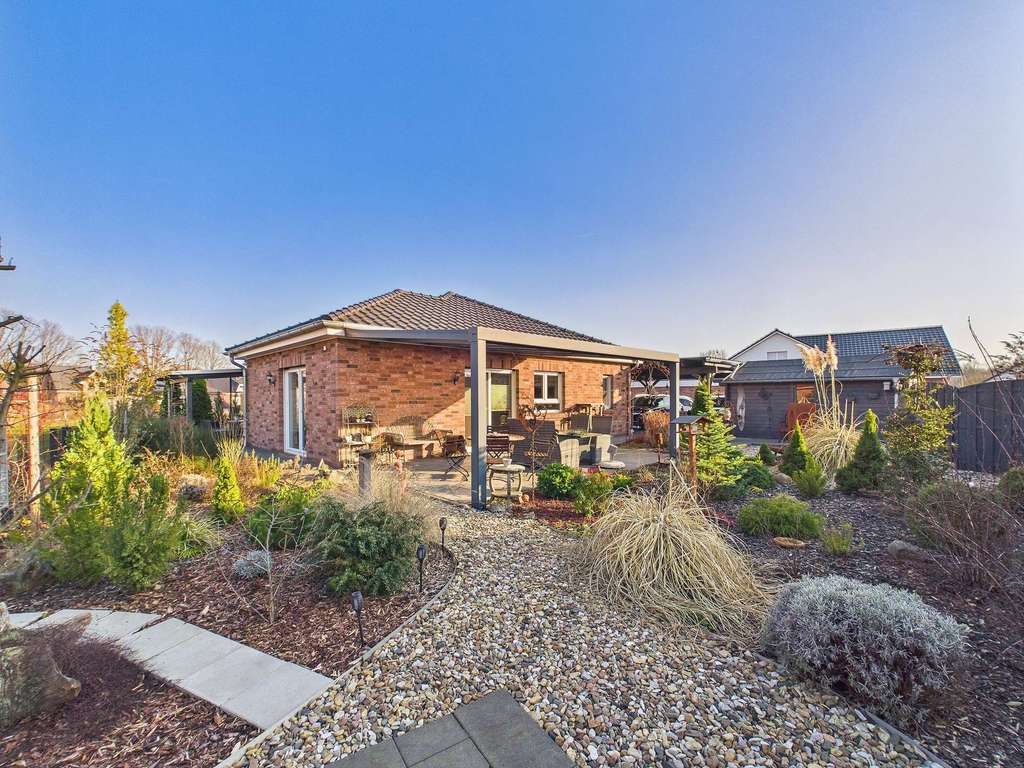 Immobilie in Wienhausen - Barrierefreies Wohnglück in Wienhausen: Neuwertiger Bungalow mit Garten-Idylle! - Bild 0