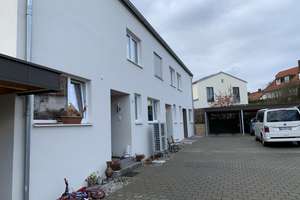 Modernes großzügiges Reihenmittelhaus mit Garten, Carport und Außenstellplatz – Hörenzhauser Straße 2a, 85386 Eching – Vorschaubild 4
