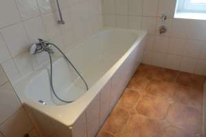 Niedliche 1-Raum mit Laminat, Bad mit Fenster, Wanne... im Lutherviertel!!! – Fichtestr. 16a, 9126 Lutherviertel, Chemnitz – Vorschaubild 5