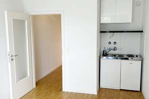 1-Zimmer-Apartment mit Balkon und tollem Blick ins Grüne in Sendling, nur 3 Minuten zur U-Bahn – Die vollständige Adresse der Immobilie erhältst du vom Anbieter., 81373 Mittersendling, München – Vorschaubild 2