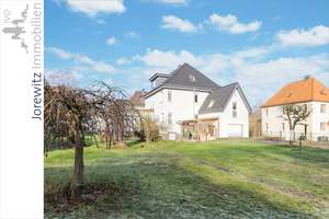Bi-Hillegossen: Großzügiges Ein- bis Zweifamilienhaus mit schönem Gartengrundstück