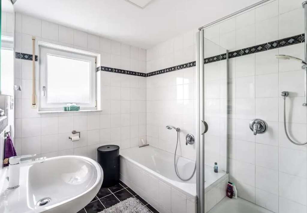 Immobilie in Dunningen - Helle 4-Zimmer-Wohnung mit eigenem Garten und zusätzlichen Büroräumen mit 24 m²! - Bild 4