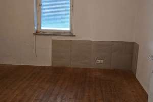 Erlangen-Burgberg - DHH mit 3 Wohnungen - renovierungsbedürftig - mit exkl. Baugrundstück – Die vollständige Adresse der Immobilie erhältst du vom Anbieter., 91054 Burgberg, Erlangen – Vorschaubild 8