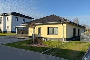 Nur noch wenige Grundstücke: Neubau-Bungalow im Baugebiet „Zur Tränke“ in Top-Grünlage von Thalheim – Zur Tränke 20, 6766 Bitterfeld-Wolfen – Vorschaubild 5