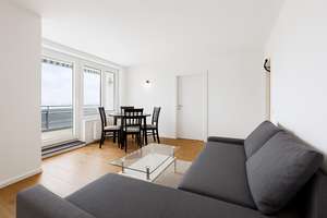 Charmante Dachgeschosswohnung mit sonniger Dachterrasse in gepflegter Wohnanlage – Die vollständige Adresse der Immobilie erhältst du vom Anbieter., 81829 Messestadt Riem, München – Vorschaubild 5